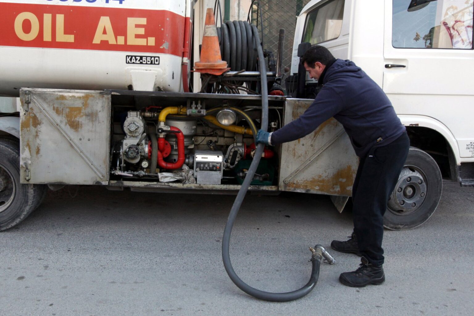 Πετρέλαιο θέρμανσης: Ξεκινάει σήμερα η διάθεση, «κλείδωσε» η τιμή - Πότε οι αιτήσεις για το επίδομα