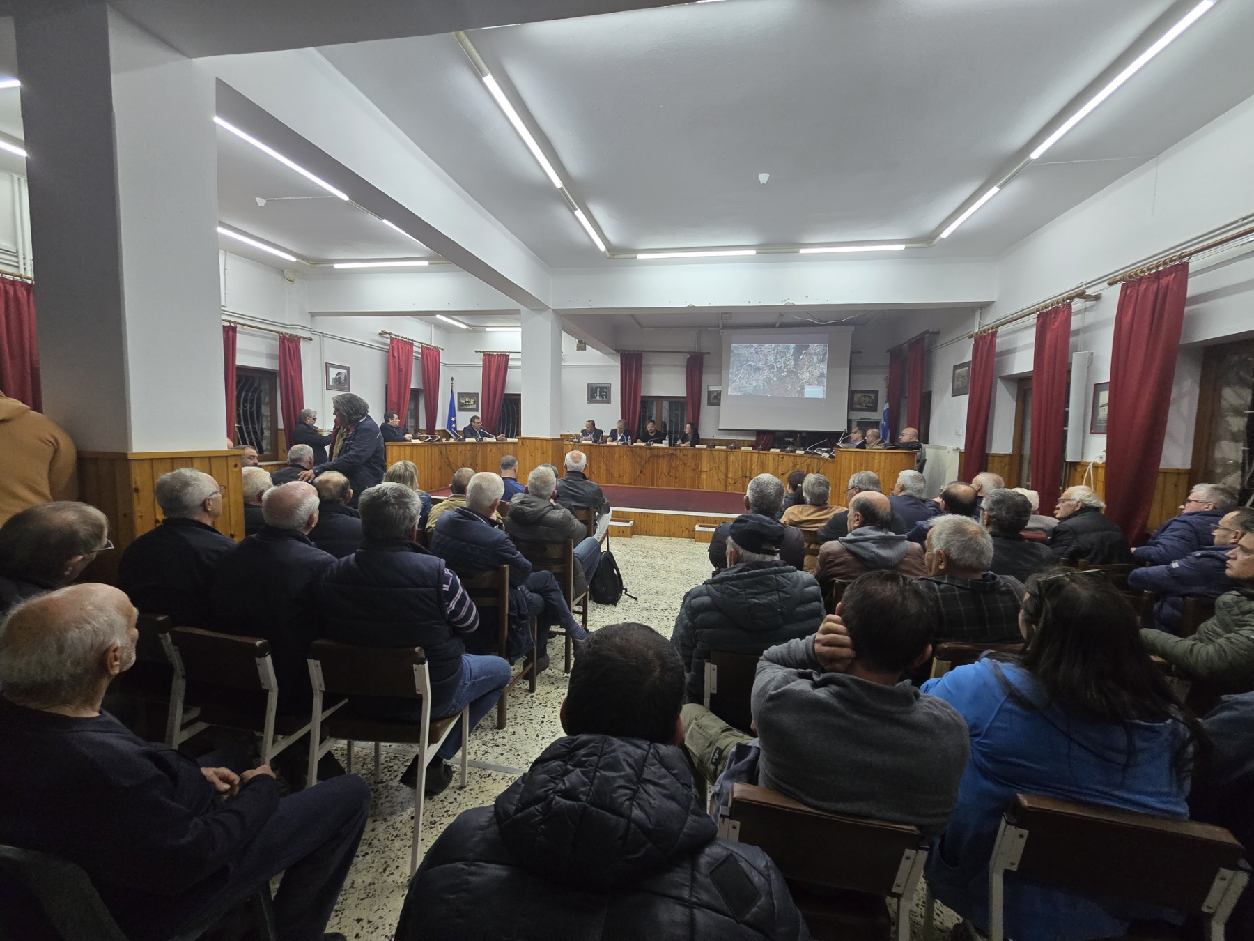 Περιφέρεια Δυτικής Μακεδονίας Συνάντηση του Περιφερειάρχη με τους κατοίκους για την οδική σύνδεση Αγιόφυλλου- Δεσκάτης | Eordaialive.com Συνάντηση του Περιφερειάρχη με τους κατοίκους για την οδική σύνδεση Αγιόφυλλου- Δεσκάτης