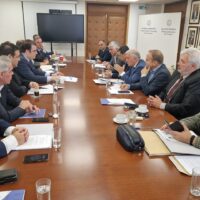 Συνάντηση ΚΕΔΕ – Υπουργείου Οικονομικών: Τι αποφασίστηκε για τη χρηματοδότηση των δήμων – Τα ανοιχτά ζητήματα