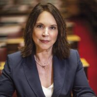 Καλλιόπη Βέττα: «Η κυβέρνηση της Ν.Δ. νομοθετεί την εξάντληση του ανθρώπου – Το νέο νομοσχέδιο καταλύει το Εργατικό Δίκαιο και καταργεί το 8ωρο»
