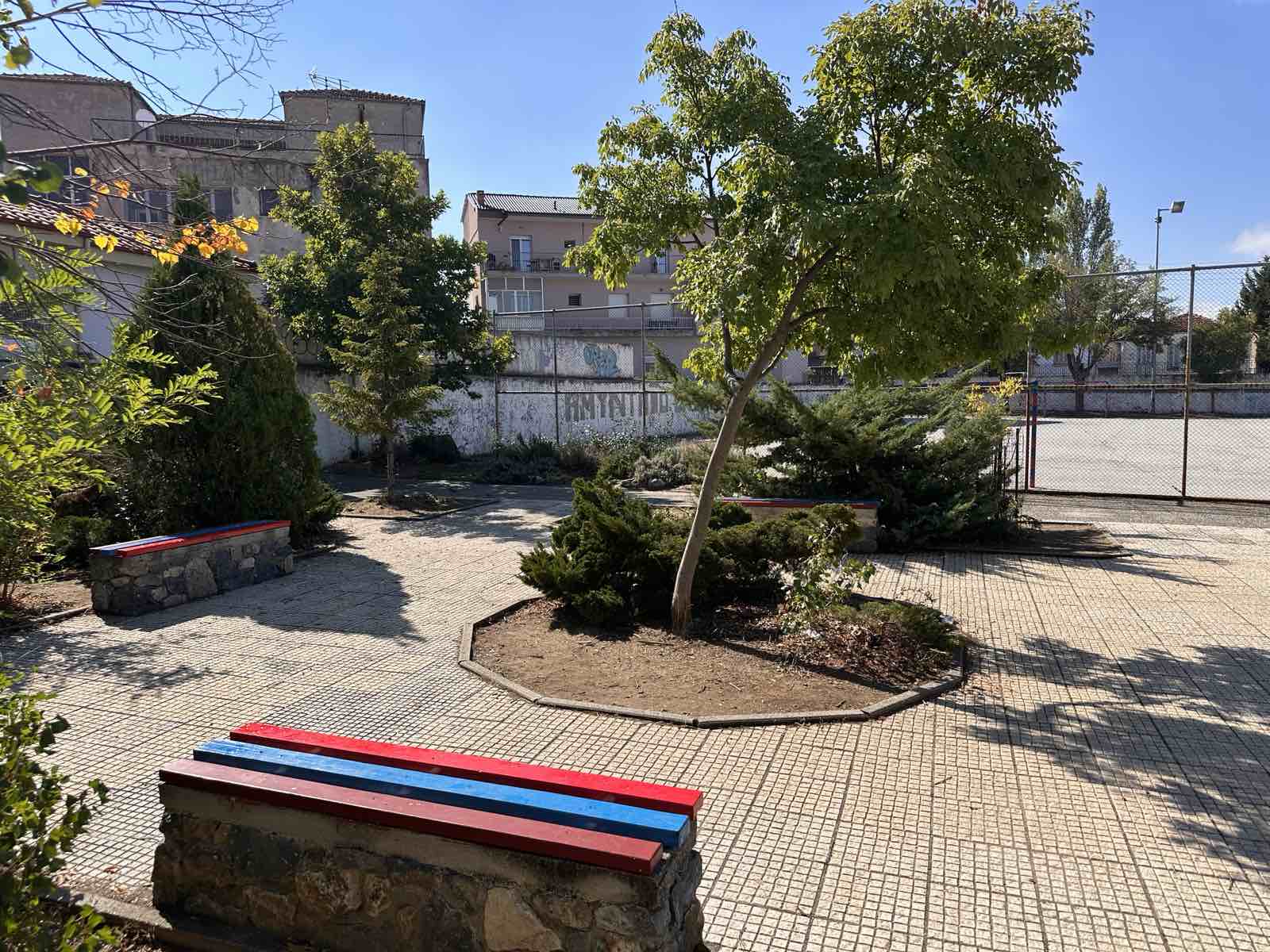 Συντήρηση παγκακίων & καθαρισμός Δημοτικών οικοπέδων σε όλη την επικράτεια του Δήμου Αμυνταίου | Eordaialive.com Συντήρηση παγκακίων & καθαρισμός Δημοτικών οικοπέδων σε όλη την επικράτεια του Δήμου Αμυνταίου - Eordaialive.com