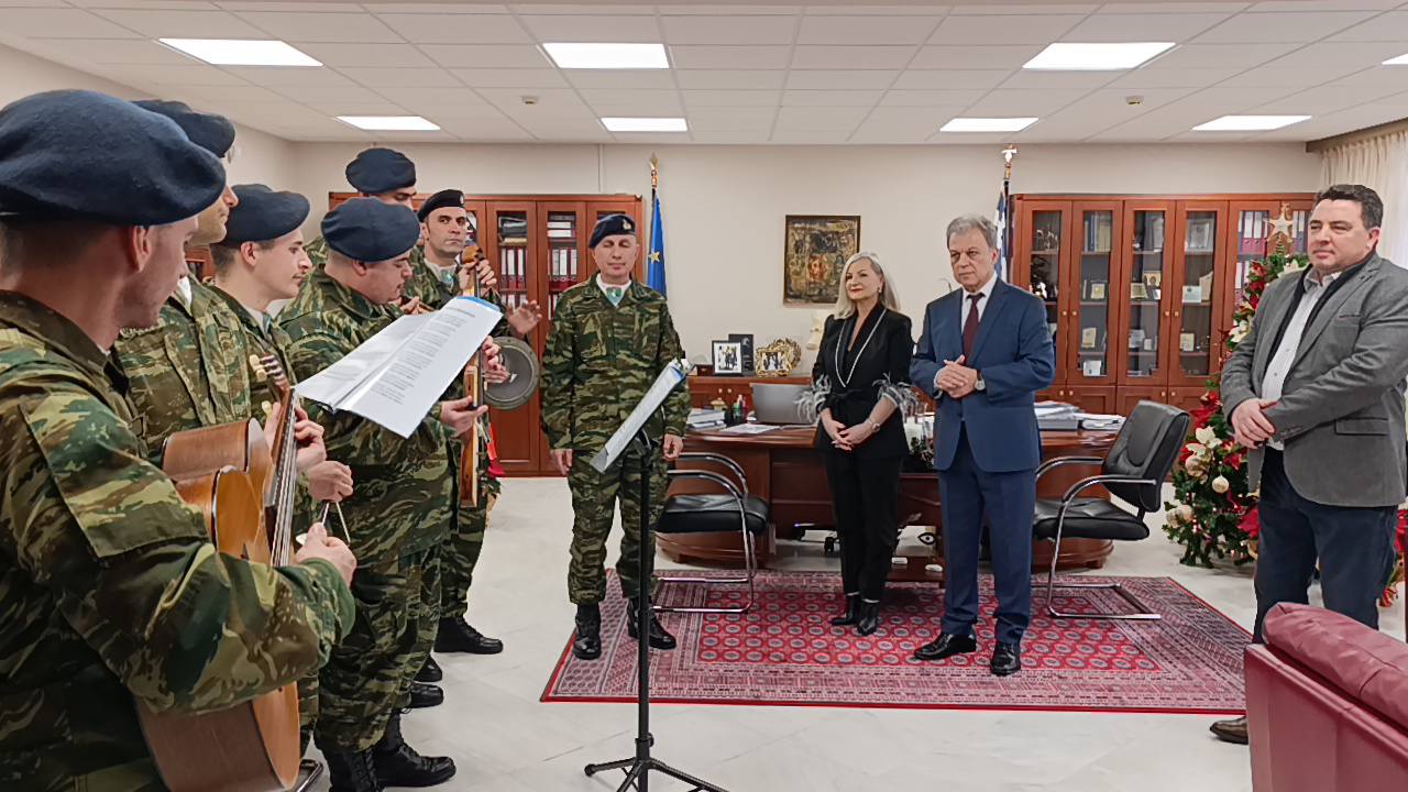 Τα Χριστουγεννιάτικα Κάλαντα έψαλαν στον Περιφερειάρχη Δυτικής Μακεδονίας Γιώργο Αμανατίδη - Eordaialive.com