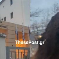 Κλιμακώνουν οι αγρότες στη Δυτική Μακεδονία: «Έπνιξαν» την είσοδο της Περιφέρειας με τόνους κοπριάς