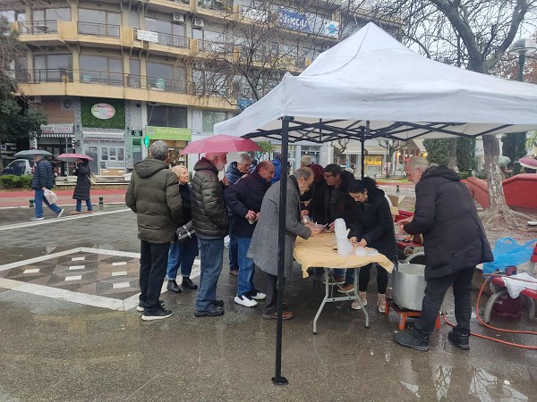 Διπλή γιορτή για τη Θρακική Εστία Εορδαίας: Τίμησαν το έθιμο της Βαρβάρας και βράβευσαν τους αριστούχους! | Eordaialive.com Διπλή γιορτή για τη Θρακική Εστία Εορδαίας: Τίμησαν το έθιμο της Βαρβάρας και βράβευσαν τους αριστούχους! - Eordaialive.com