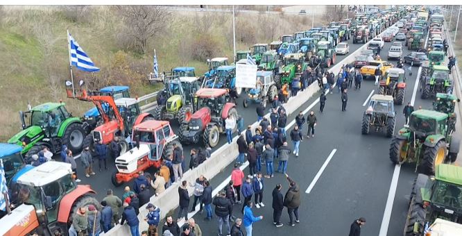 Αγροτική Διαμαρτυρία: Τρακτέρ Πλημμυρίζουν την Εγνατία στο Κόμβο Σιάτιστας