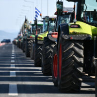 Αυτό είναι το ενιαίο πλαίσιο αιτημάτων των αγροτών – Κλιμακώνουν τις κινητοποιήσεις με νέα μπλόκα και συμμετοχή στην απεργία