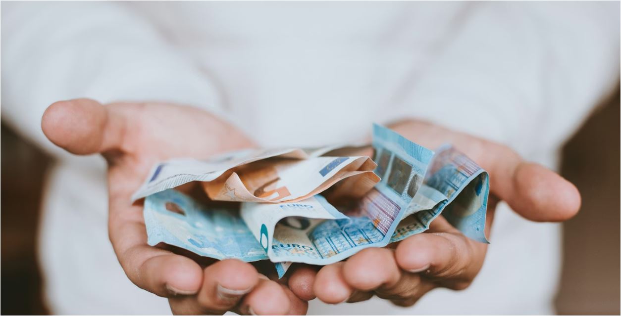 Αναδρομικά: Ποιοι κινδυνεύουν να βρεθούν αντιμέτωποι με προσαυξήσεις και πρόστιμα και τι πρέπει να κάνουν