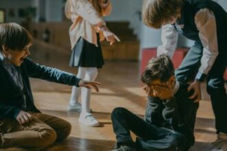 Σοβαρές Ελλείψεις στο Σύστημα Προστασίας Παιδιών: Έκκληση για Άμεση Δράση από το Περιφερειακό Συμβούλιο