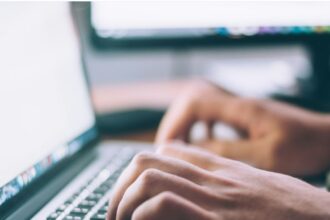 Ελεύθεροι επαγγελματίες – αυτοαπασχολούμενοι: Αυτές είναι νέες ασφαλιστικές εισφορές για το 2026 – Δείτε πόσα χρήματα θα δώσετε