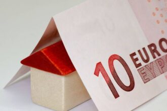 ΕΝΦΙΑ 2026: Αντίστροφη μέτρηση για τις αλλαγές που «ξεφουσκώνουν» τον φόρο