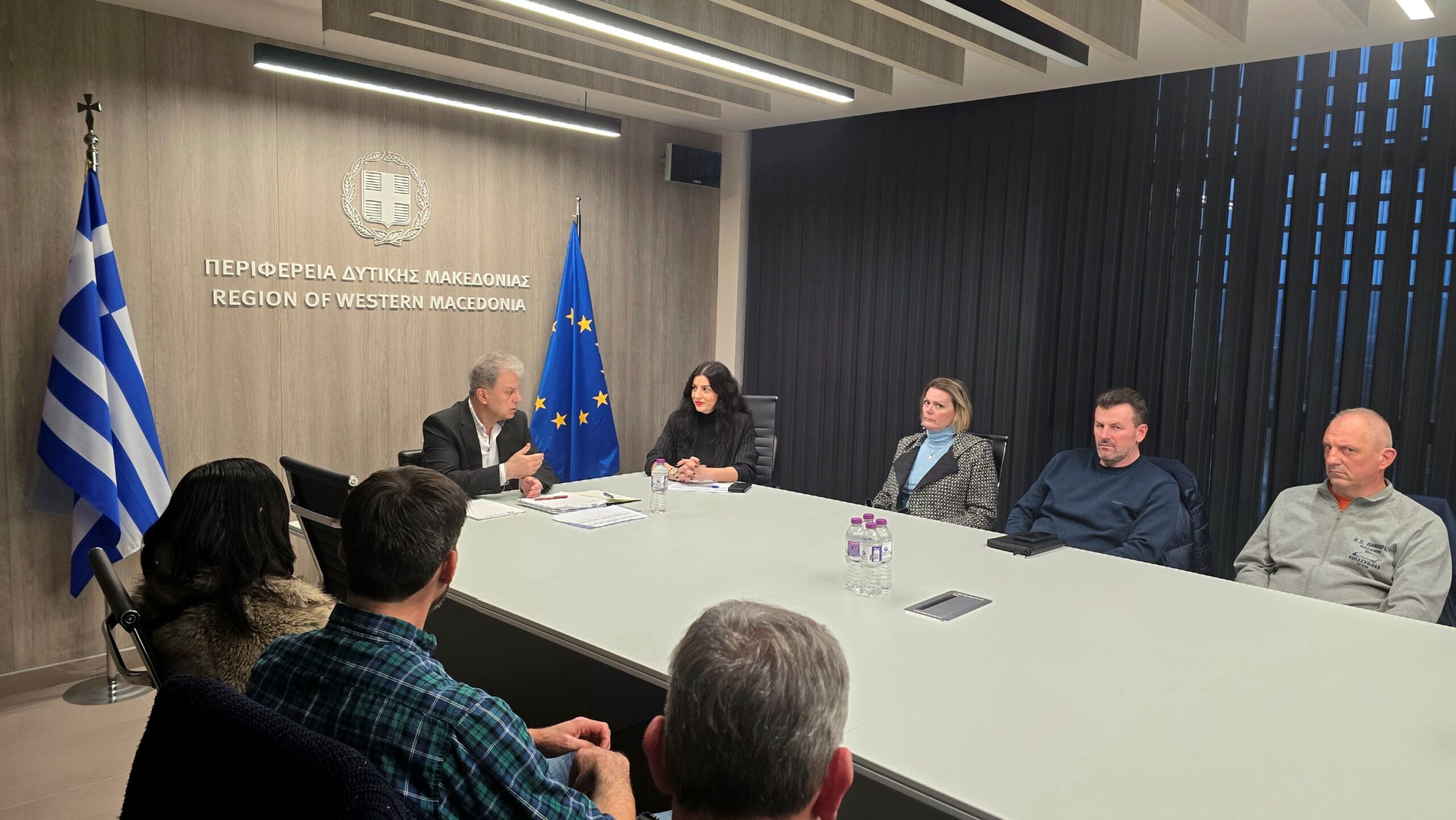 Περιφέρεια Δυτικής Μακεδονίας: Με τους εκπροσώπους των συλλόγων Βόλεϊ και Χάντμπολ ο Περιφερειάρχης Γιώργος Αμανατίδης | Eordaialive.com Περιφέρεια Δυτικής Μακεδονίας: Με τους εκπροσώπους των συλλόγων Βόλεϊ και Χάντμπολ ο Περιφερειάρχης Γιώργος Αμανατίδης - Eordaialive.com