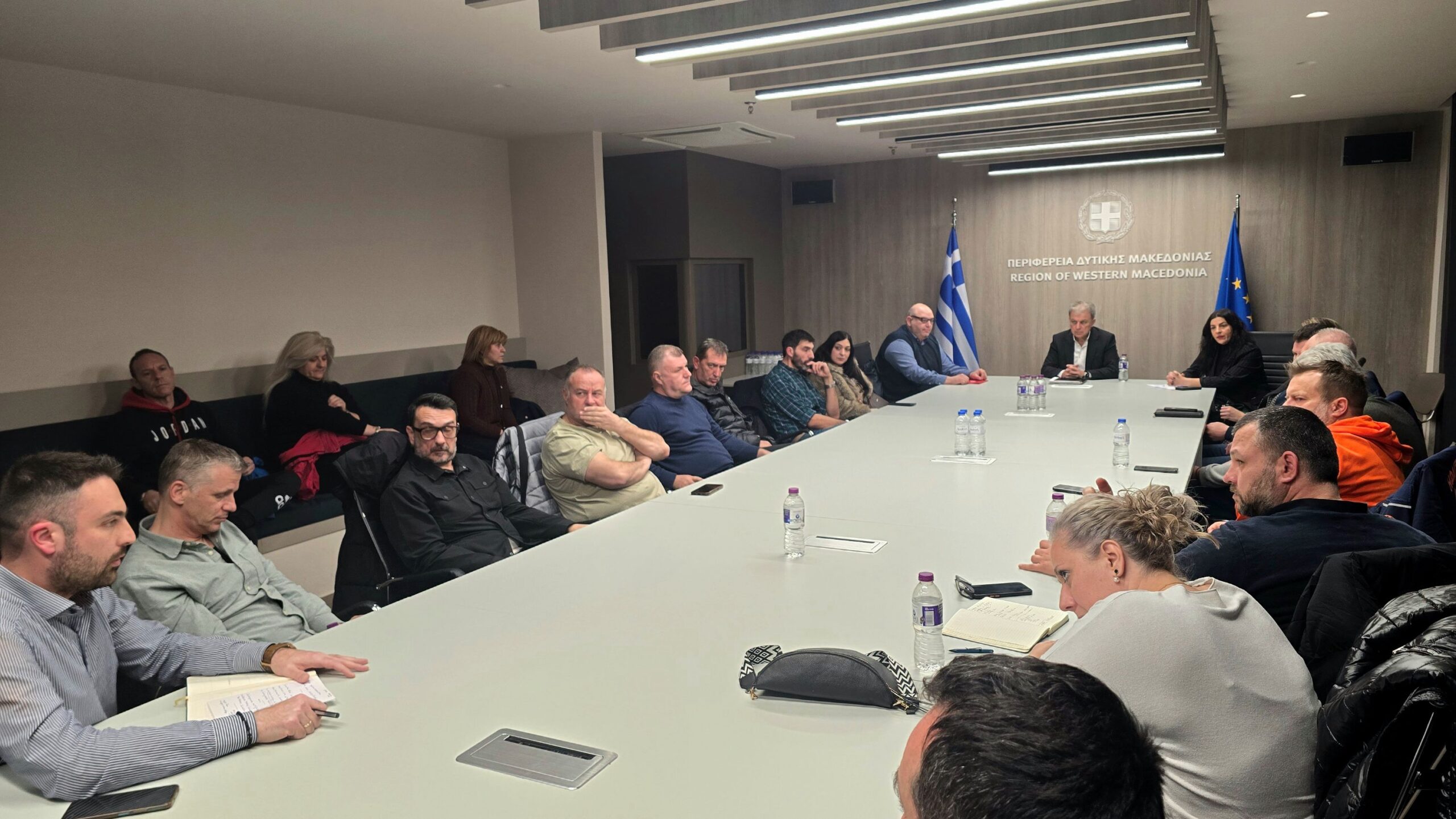 Περιφέρεια Δυτικής Μακεδονίας: Με τους εκπροσώπους των συλλόγων Βόλεϊ και Χάντμπολ ο Περιφερειάρχης Γιώργος Αμανατίδης | Eordaialive.com Περιφέρεια Δυτικής Μακεδονίας: Με τους εκπροσώπους των συλλόγων Βόλεϊ και Χάντμπολ ο Περιφερειάρχης Γιώργος Αμανατίδης - Eordaialive.com