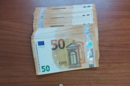 Συνελήφθησαν μετά από συντονισμένη αστυνομική επιχείρηση αστυνομικών των Τμημάτων Δίωξης και Εξιχνίασης Εγκλημάτων Φλώρινας και Πέλλας -2- ημεδαποί, για τηλεφωνικές απάτες που διαπράχθηκαν σε περιοχή της Φλώρινας, με το πρόσχημα της αναγκαστικής καταγραφής χρημάτων και τιμαλφών