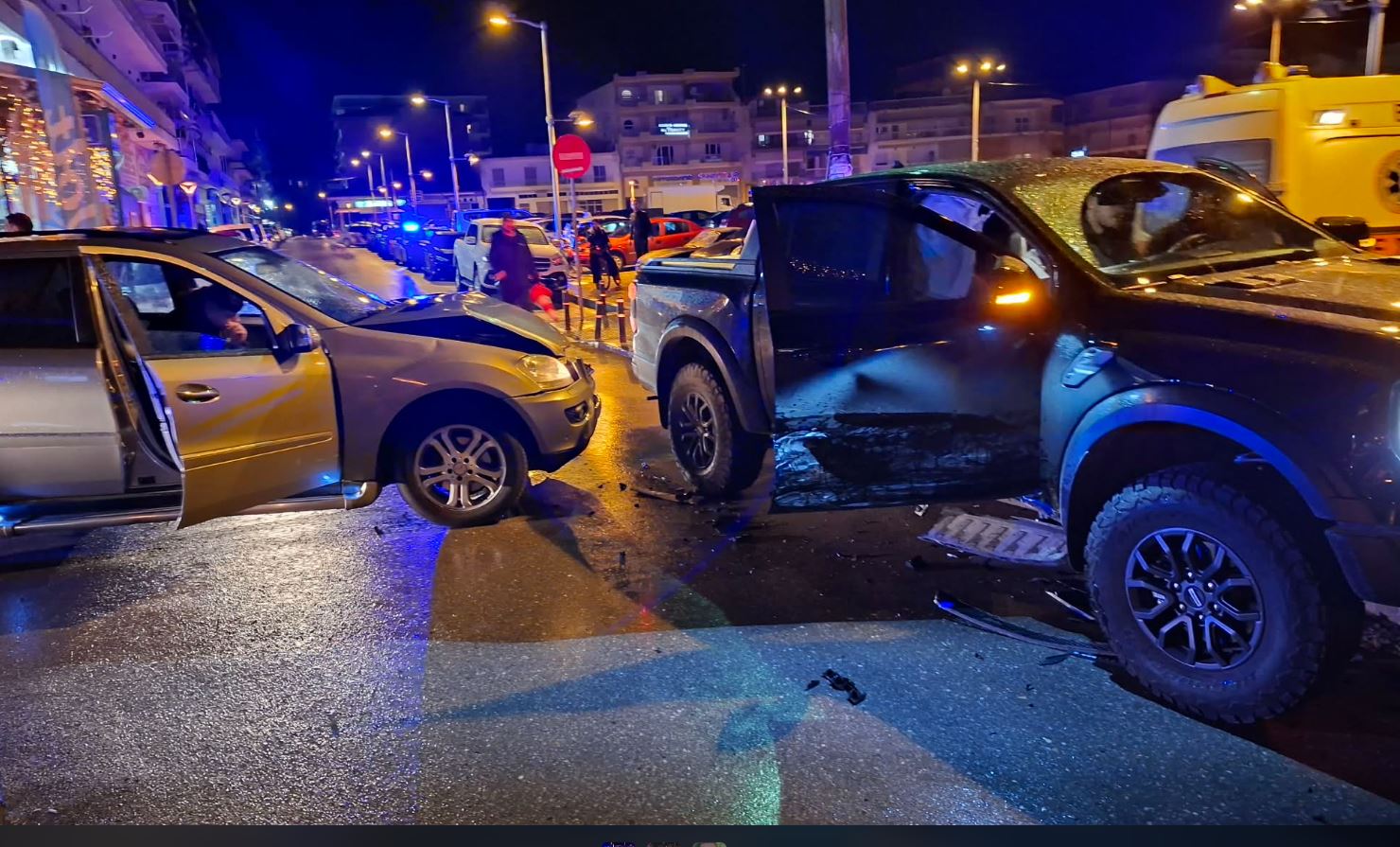 Τροχαίο ατύχημα στη διασταύρωση Πόντου – Δημοκρατίας στην Πτολεμαΐδα | Eordaialive.com Τροχαίο ατύχημα στη διασταύρωση Πόντου – Δημοκρατίας στην Πτολεμαΐδα - Eordaialive.com