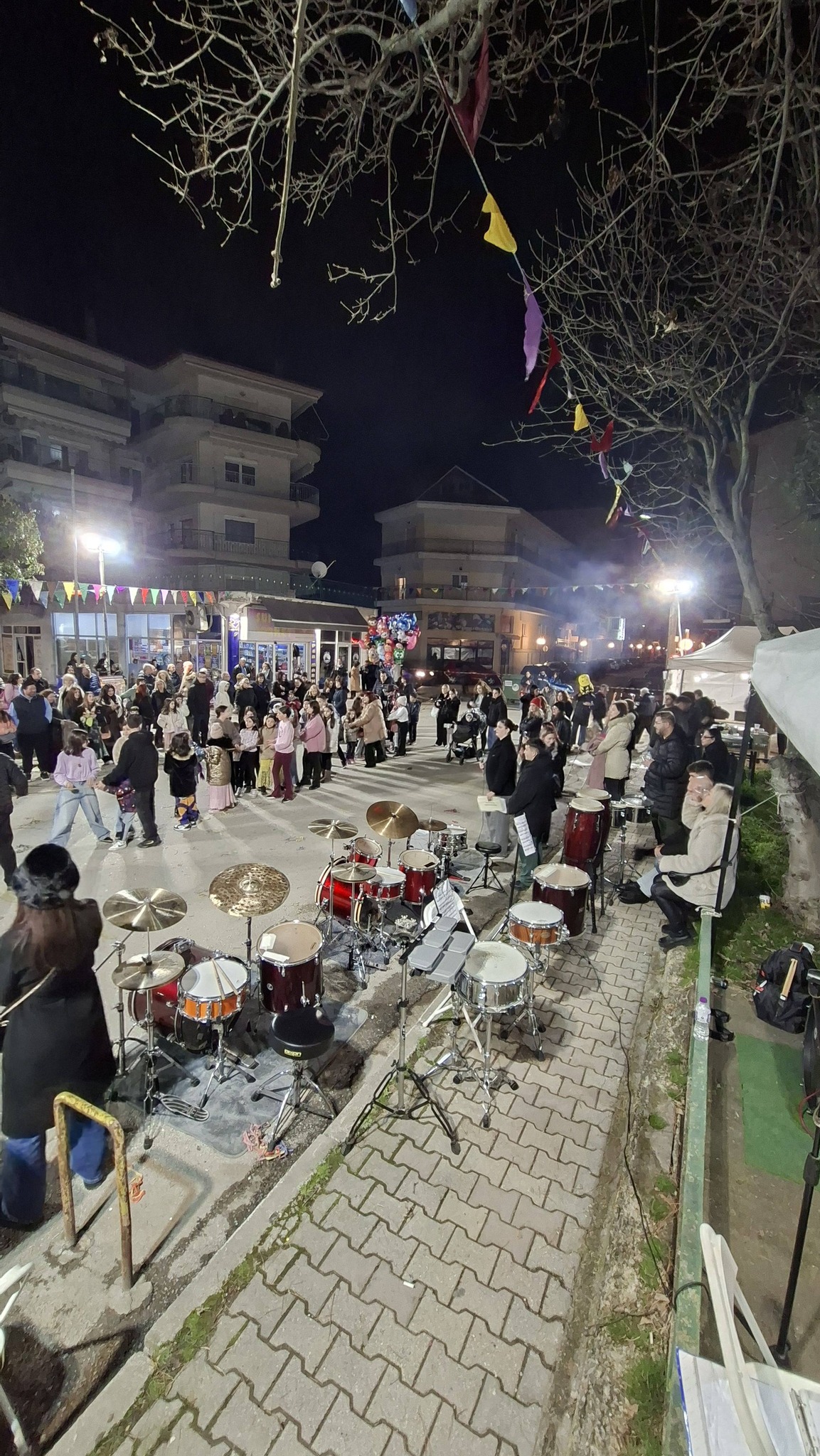 Αποκριάτικο Γλέντι Θρακικής Εστίας Εορδαίας: Ζωντάνια και Παράδοση στην Πλατεία Σαράντη Αρχιγένη! | Eordaialive.com Αποκριάτικο Γλέντι Θρακικής Εστίας Εορδαίας: Ζωντάνια και Παράδοση στην Πλατεία Σαράντη Αρχιγένη! - Eordaialive.com