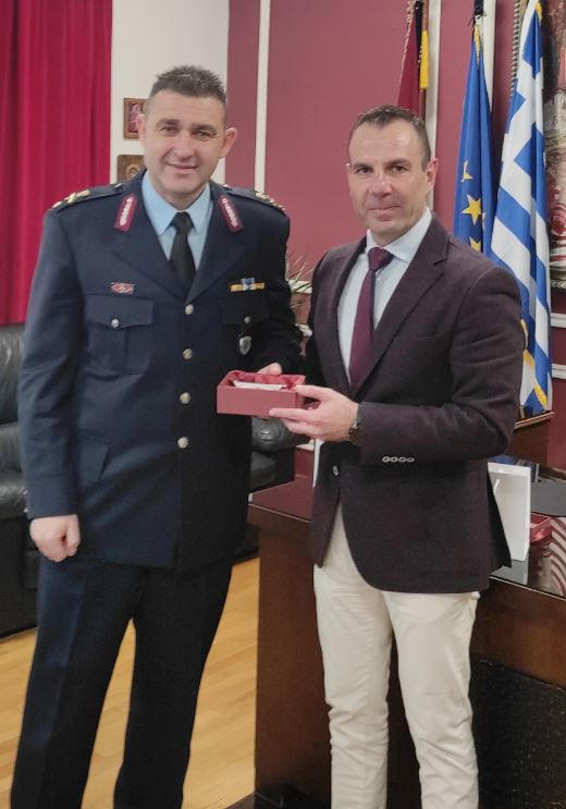 Ο Ταξίαρχος Νικόλαος ΈΞΑΡΧΟΣ, πραγματοποίησε εθιμοτυπική επίσκεψη στην Περιφερειακή Ενότητα Καστοριάς και στο Δημαρχείο Καστοριάς, | Eordaialive.com Ο Ταξίαρχος Νικόλαος ΈΞΑΡΧΟΣ, πραγματοποίησε εθιμοτυπική επίσκεψη στην Περιφερειακή Ενότητα Καστοριάς και στο Δημαρχείο Καστοριάς, - Eordaialive.com