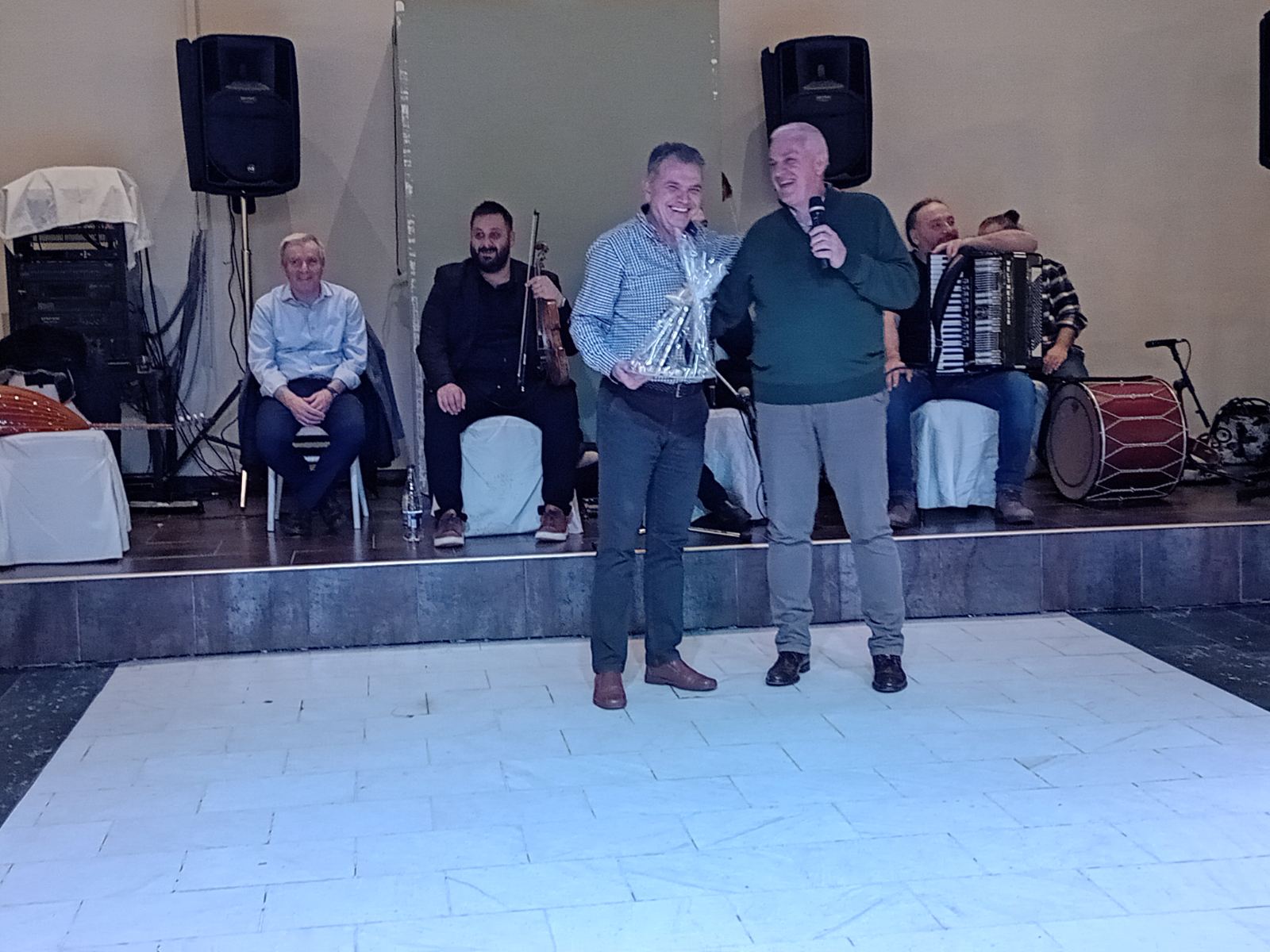 Γρεβενιώτικοι ρυθμοί και αυθεντικό κέφι πλημμύρισαν την Κοζάνη: Εντυπωσιακή η «Βραδιά Γρεβενών» από τον Σύλλογο "Ο Αιμιλιανός" - Eordaialive.com