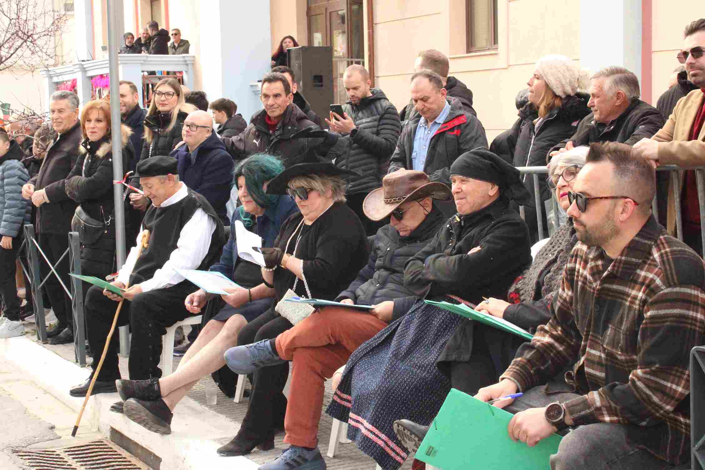 Ολοκληρώθηκε με απόλυτη επιτυχία η Μεγάλη Καρναβαλική Παρέλαση «Σάκης Πάσχος» στον Δήμος Σερβίων - Eordaialive.com
