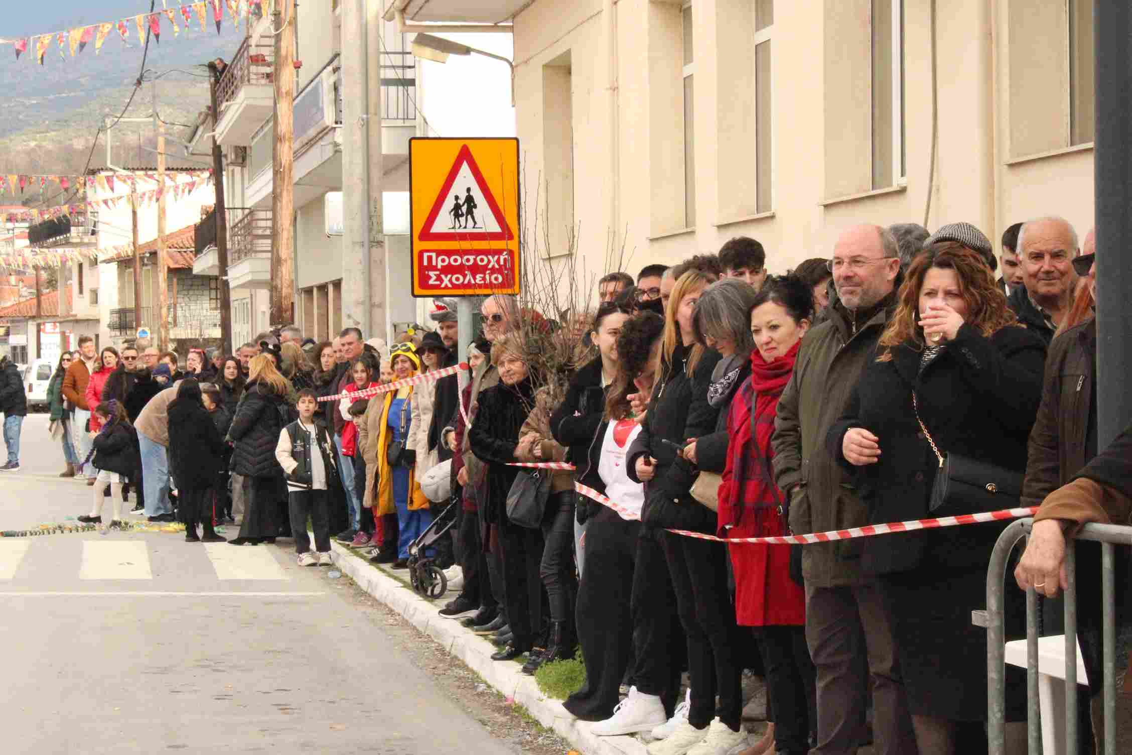Ολοκληρώθηκε με απόλυτη επιτυχία η Μεγάλη Καρναβαλική Παρέλαση «Σάκης Πάσχος» στον Δήμος Σερβίων - Eordaialive.com