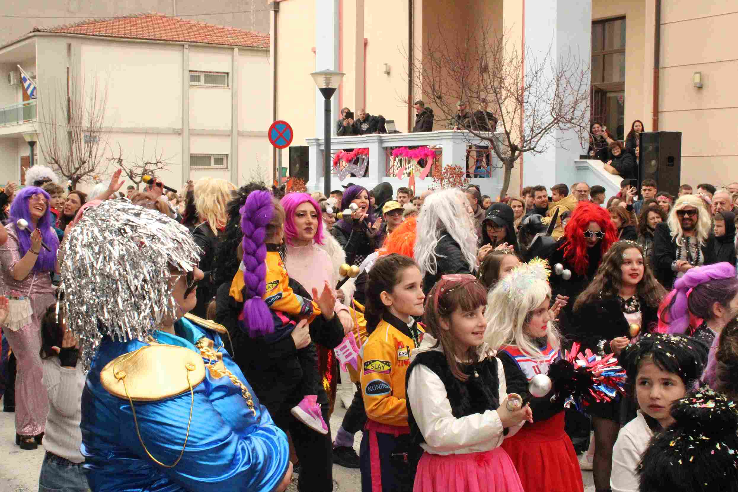 Ολοκληρώθηκε με απόλυτη επιτυχία η Μεγάλη Καρναβαλική Παρέλαση «Σάκης Πάσχος» στον Δήμος Σερβίων - Eordaialive.com