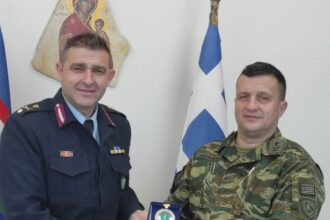 Εθιμοτυπική Επίσκεψη του Ταξίαρχου Νικόλαου Έξαρχου στη 9η Ταξιαρχία: Ενίσχυση Συνεργασίας με τον Ταξίαρχο Στέφανο Δοξάκη
