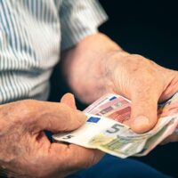 Ανατροπή στις συντάξεις: Τι αλλαγές φέρνουν 25η Μαρτίου και 28η Οκτωβρίου