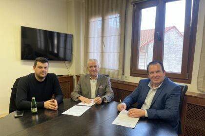 Υπογραφή εργολαβικού συμφωνητικού για εργασίες στο ΕΠΑΛ Αμυνταίου και στο Δημοτικό Σχολείο Βαρικού