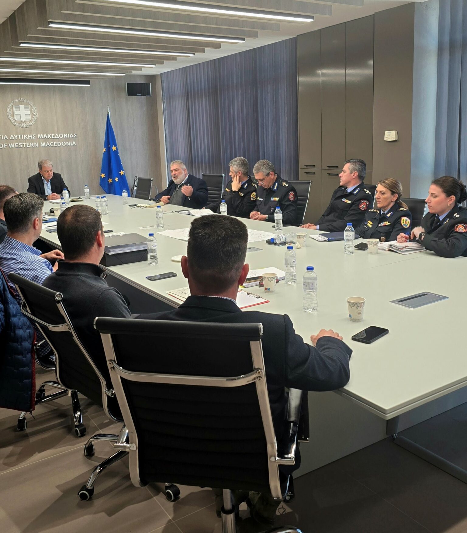 Περιφέρεια Δυτικής Μακεδονίας: Έναρξη εργασιών για τις υποδομές εγκατάστασης εξομοιωτή πυρκαγιάς σε αεροσκάφος στην Σχολή Πυροσβεστών Πτολεμαΐδας