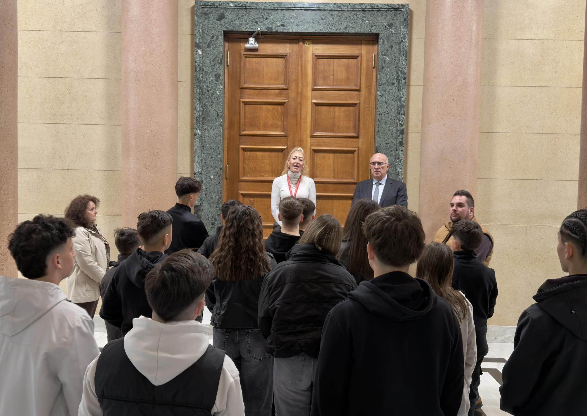 Μιχάλης Παπαδόπουλος : Στη Βουλή των Ελλήνων με το Γυμνάσιο Γαλατινής - Eordaialive.com