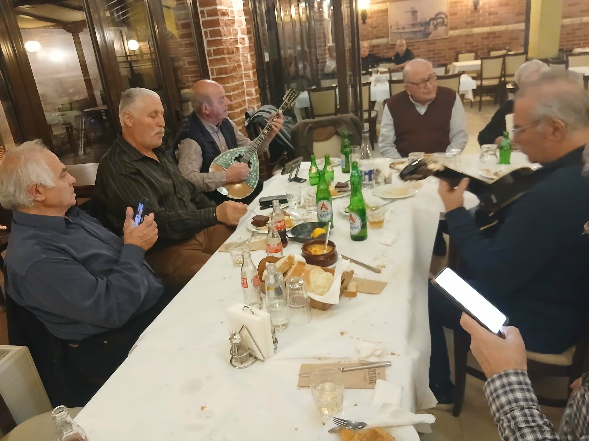 Οι Τροβαδούροι της Πτολεμαΐδας γέμισαν με μελωδίες και κέφι την ταβέρνα «Δούκας» - Eordaialive.com