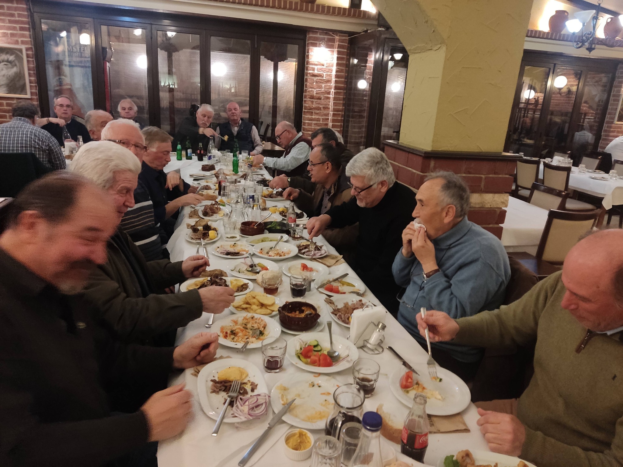 Οι Τροβαδούροι της Πτολεμαΐδας γέμισαν με μελωδίες και κέφι την ταβέρνα «Δούκας» - Eordaialive.com