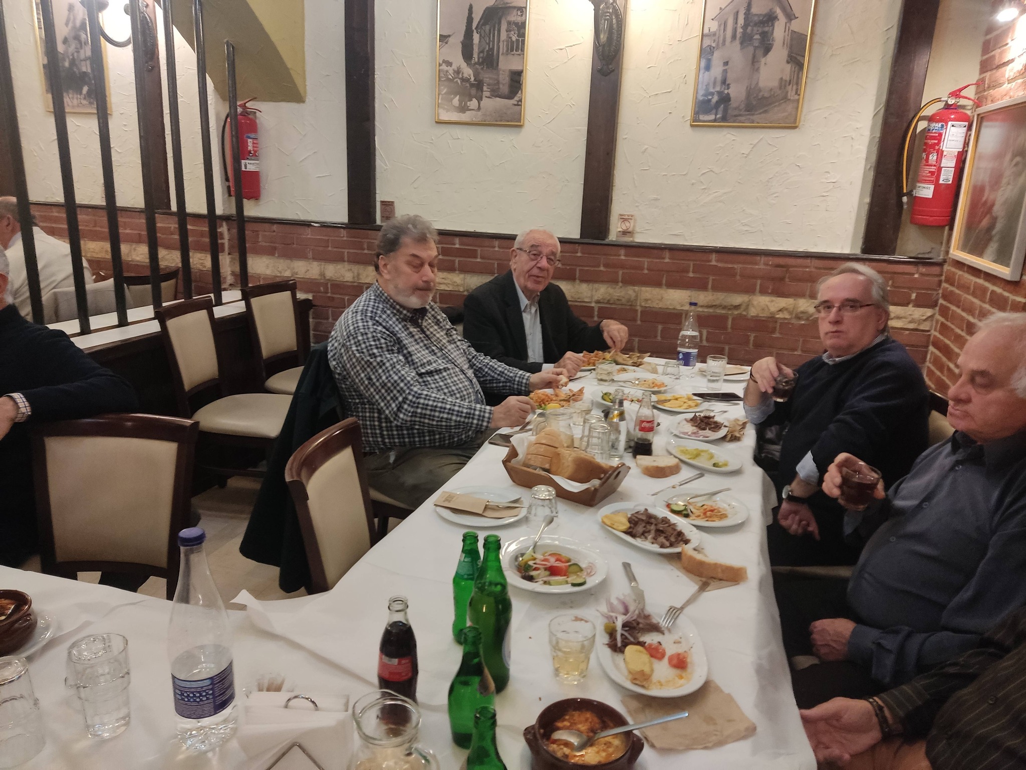 Οι Τροβαδούροι της Πτολεμαΐδας γέμισαν με μελωδίες και κέφι την ταβέρνα «Δούκας» - Eordaialive.com