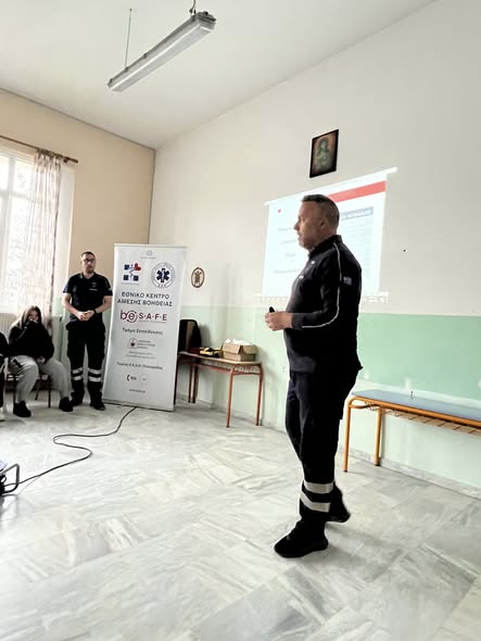 Προάστιο: Πολίτες εκπαιδεύτηκαν από το ΕΚΑΒ στη χρήση απινιδωτή και τις πρώτες βοήθειες - Eordaialive.com