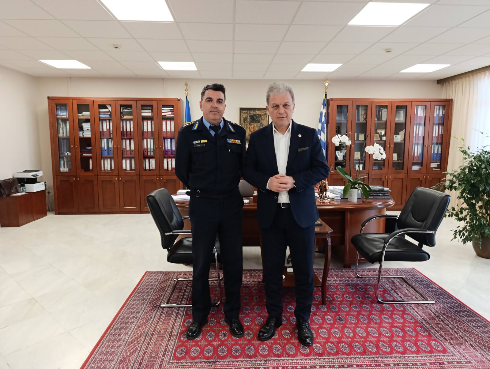 Επίσκεψη του νέου Συντονιστή Επιχειρήσεων Ηπείρου, Δυτικής Μακεδονίας και Νήσων στον Περιφερειάρχη Δυτικής Μακεδονίας | Eordaialive.com Επίσκεψη του νέου Συντονιστή Επιχειρήσεων Ηπείρου, Δυτικής Μακεδονίας και Νήσων στον Περιφερειάρχη Δυτικής Μακεδονίας - Eordaialive.com