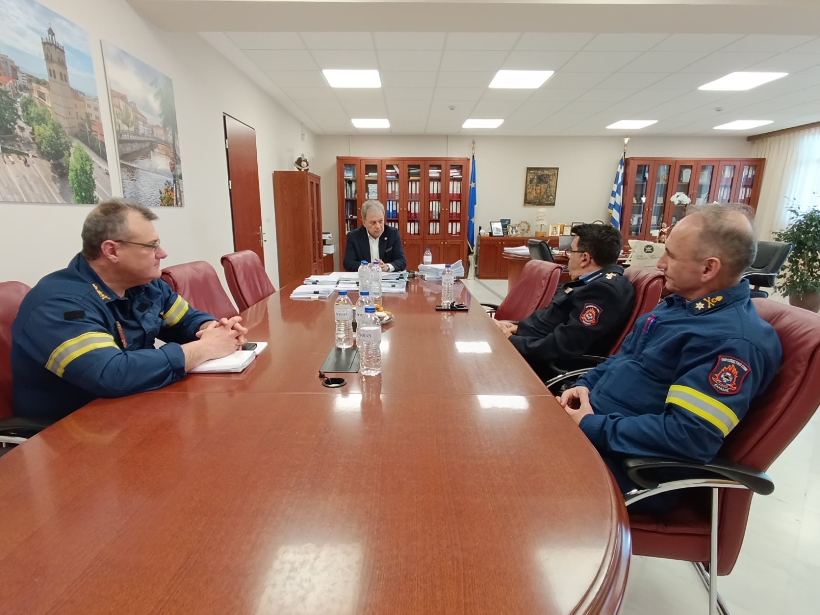 Επίσκεψη του νέου Συντονιστή Επιχειρήσεων Ηπείρου, Δυτικής Μακεδονίας και Νήσων στον Περιφερειάρχη Δυτικής Μακεδονίας | Eordaialive.com Επίσκεψη του νέου Συντονιστή Επιχειρήσεων Ηπείρου, Δυτικής Μακεδονίας και Νήσων στον Περιφερειάρχη Δυτικής Μακεδονίας