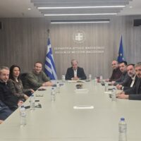 Συνάντηση του Περιφερειάρχη με εκπροσώπους Εμπορικών Συλλόγων για τη Δράση ενίσχυσης των ΜμΕ