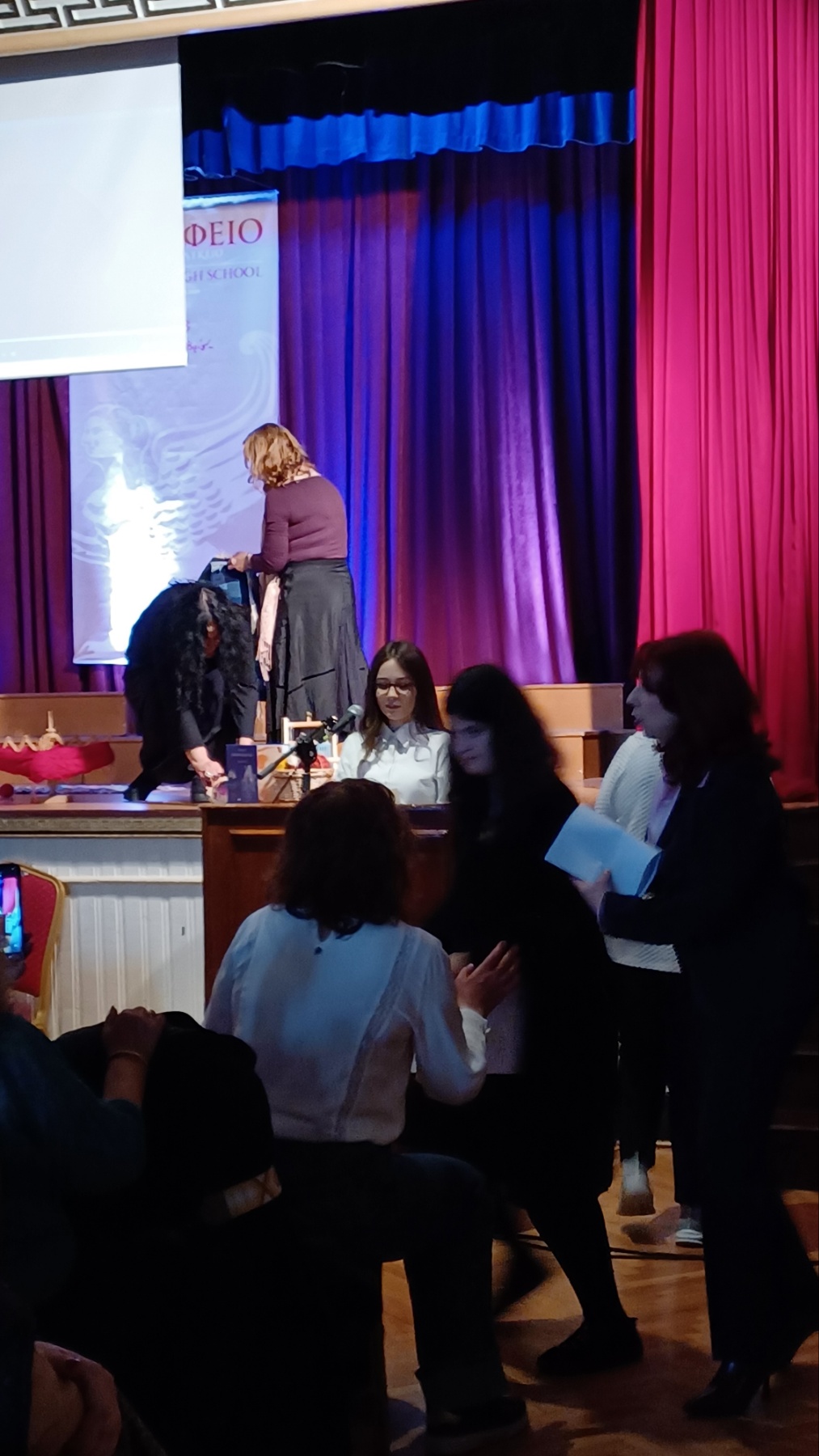 Το 3ο Γυμνάσιο Πτολεμαΐδας και οι ΛΑΜΠΗΔΟΝΕΣ στο μαθητικό συνέδριο στην Κωνσταντινούπολη - Eordaialive.com