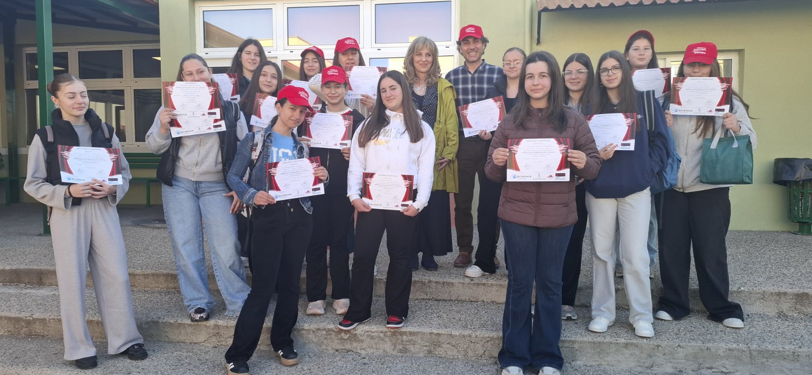 Όταν η επιστήμη γίνεται θέατρο: Μαθητές από την Κοζάνη έγραψαν, σκηνοθέτησαν και βραβεύτηκαν! | Eordaialive.com Όταν η επιστήμη γίνεται θέατρο: Μαθητές από την Κοζάνη έγραψαν, σκηνοθέτησαν και βραβεύτηκαν! - Eordaialive.com