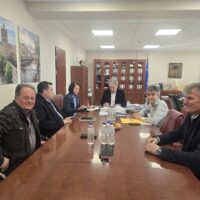 Περιφέρεια Δυτικής Μακεδονίας - Υπογραφή Σύμβασης για την  «Τοποθέτηση αγωγού μεταφοράς νερού σε υφιστάμενο ανοικτό κανάλι εντός του αρδευτικού Κλήματος» της Τοπικής Κοινότητας Αξιοκάστρου του Δήμου Βοίου.