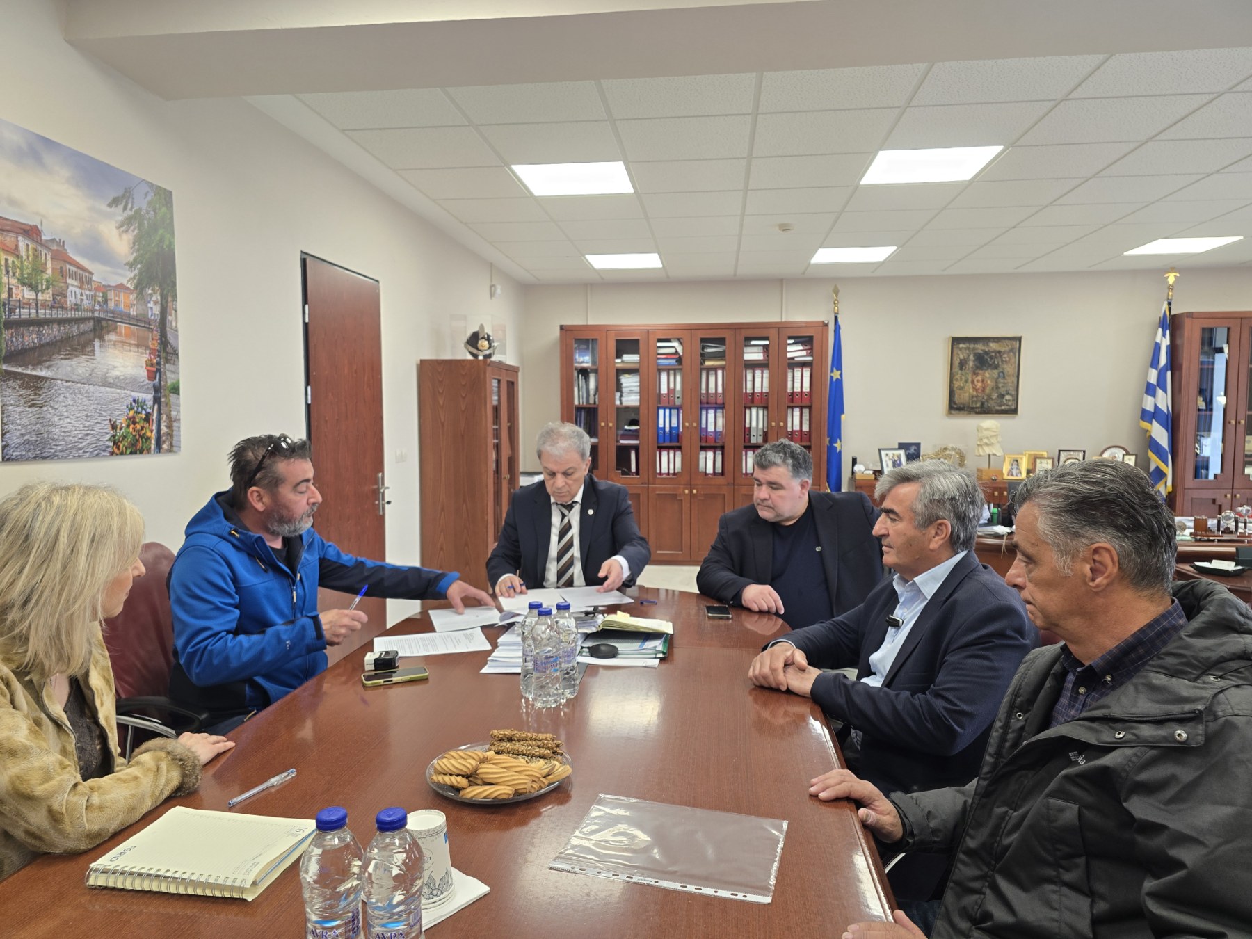 Υπογραφή Σύμβασης του έργου : «ΣΥΝΤΗΡΗΣΗ ΕΠΑΡΧΙΑΚΟΥ ΟΔΙΚΟΥ ΔΙΚΤΥΟΥ ΕΟΡΔΑΙΑΣ ΣΤΟ ΤΜΗΜΑ ΑΝΑΤΟΛΙΚΟ - ΣΠΗΛΙΑ» | Eordaialive.com Υπογραφή Σύμβασης του έργου : «ΣΥΝΤΗΡΗΣΗ ΕΠΑΡΧΙΑΚΟΥ ΟΔΙΚΟΥ ΔΙΚΤΥΟΥ ΕΟΡΔΑΙΑΣ ΣΤΟ ΤΜΗΜΑ ΑΝΑΤΟΛΙΚΟ - ΣΠΗΛΙΑ» - Eordaialive.com