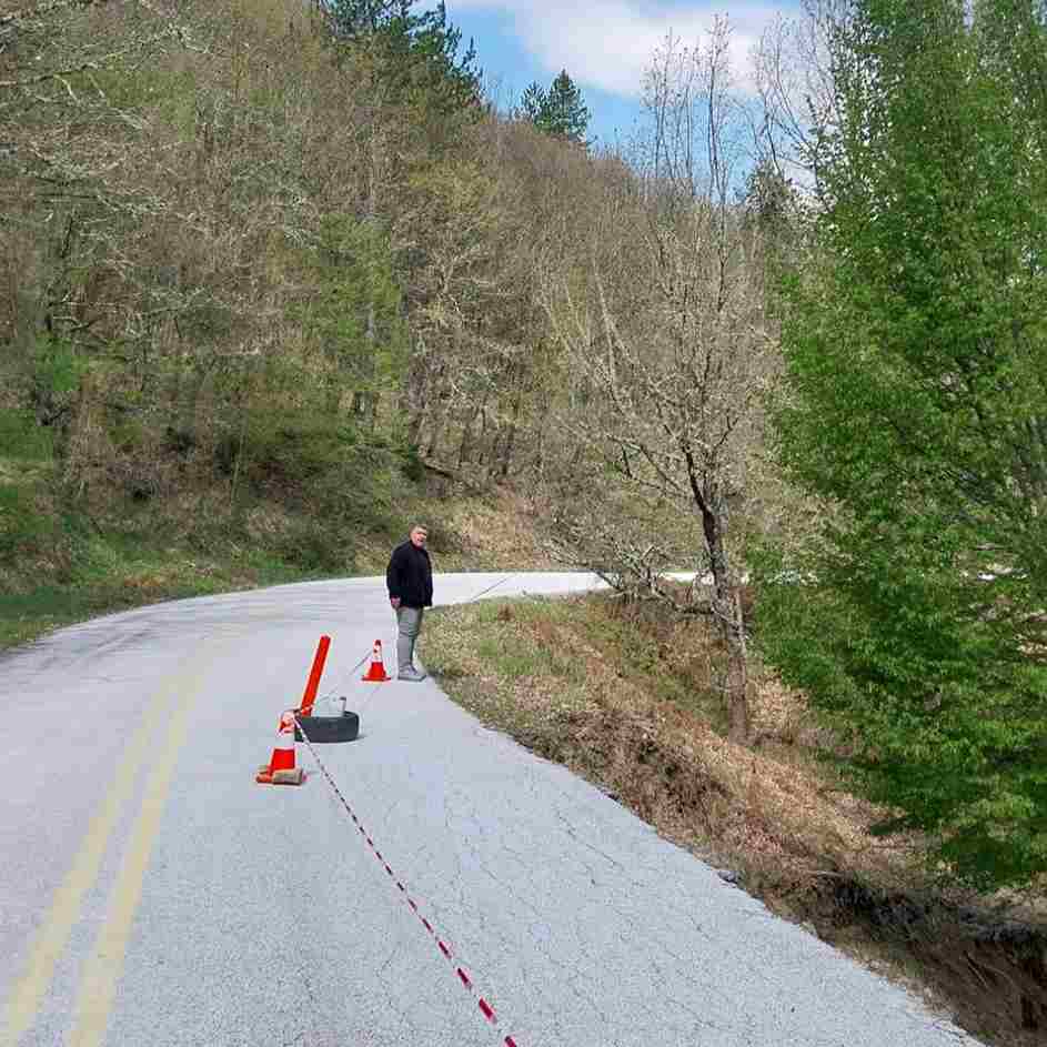 Αυτοψία στον Δίλοφο Βοΐου: Άμεση ανάγκη αποκατάστασης λόγω επικινδυνότητας της δημοτικής οδού - Eordaialive.com