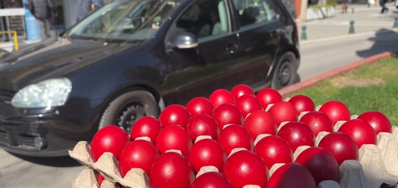Ενόψει της εορτής του Πάσχα, διανεμήθηκαν ενημερωτικά φυλλάδια από τα Τμήματα Τροχαίας Κοζάνης, Εορδαίας και Καστοριάς, σε διερχόμενους πεζούς και οδηγούς οχημάτων - Eordaialive.com