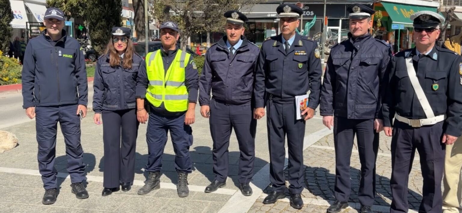 Ενόψει της εορτής του Πάσχα, διανεμήθηκαν ενημερωτικά φυλλάδια από τα Τμήματα Τροχαίας Κοζάνης, Εορδαίας και Καστοριάς, σε διερχόμενους πεζούς και οδηγούς οχημάτων