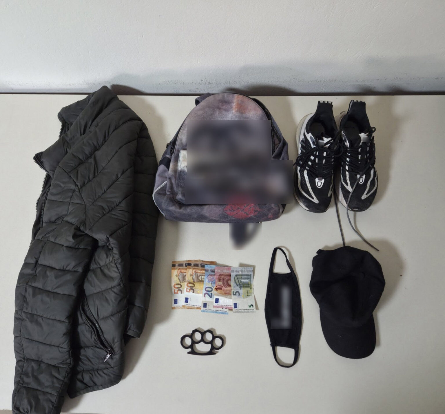 Συνελήφθη άμεσα 35χρονος ημεδαπός στην Πτολεμαΐδα για κλοπή από κατάστημα υγειονομικού ενδιαφέροντος και για παράβαση της νομοθεσίας περί όπλων