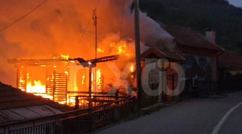 Φωτιά κατέστρεψε ολοσχερώς μονοκατοικία στην Τ.Κ. Δροσοπηγής Φλώρινας (ΒΙΝΤΕΟ – ΦΩΤΟ)