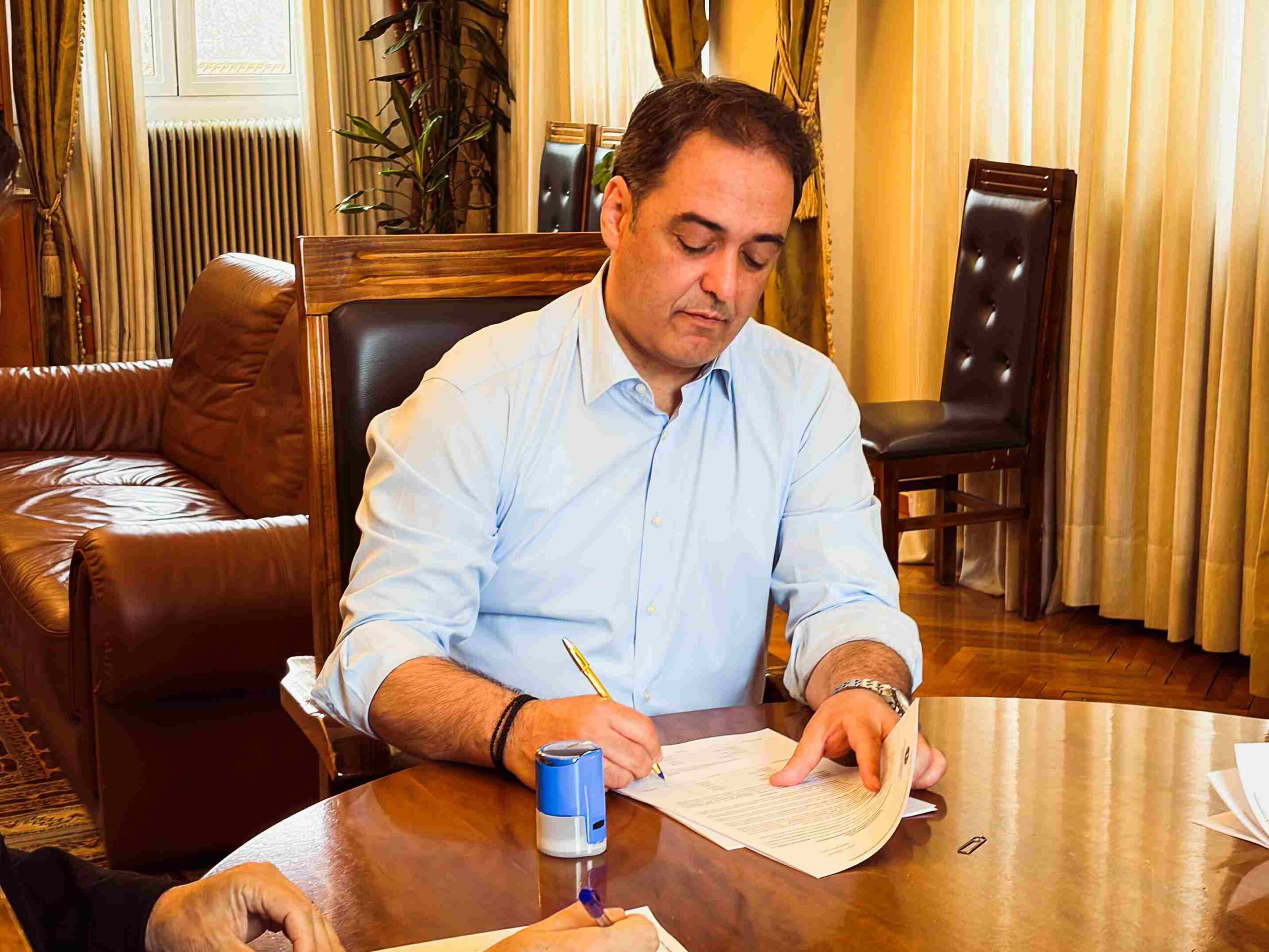 Δήμος Κοζάνης: Υπεγράφη η σύμβαση για τη συντήρηση κοινόχρηστων υποδομών στις Δημοτικές Ενότητες Δημητρίου Υψηλάντη και Ελλησπόντου | Eordaialive.com Δήμος Κοζάνης: Υπεγράφη η σύμβαση για τη συντήρηση κοινόχρηστων υποδομών στις Δημοτικές Ενότητες Δημητρίου Υψηλάντη και Ελλησπόντου - Eordaialive.com
