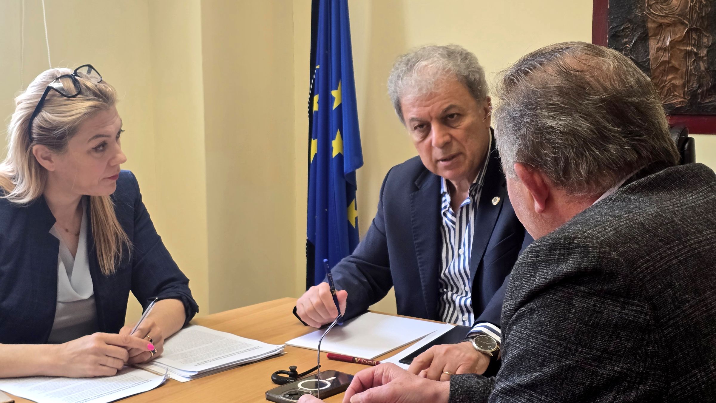 Συνάντηση Περιφερειάρχη Δυτικής Μακεδονίας και Διοικήτριας Νοσοκομείου Γρεβενών. Ενίσχυση του Ιατροτεχνολογικού Εξοπλισμού και νέο ασθενοφόρο. | Eordaialive.com Συνάντηση Περιφερειάρχη Δυτικής Μακεδονίας και Διοικήτριας Νοσοκομείου Γρεβενών. Ενίσχυση του Ιατροτεχνολογικού Εξοπλισμού και νέο ασθενοφόρο. - Eordaialive.com