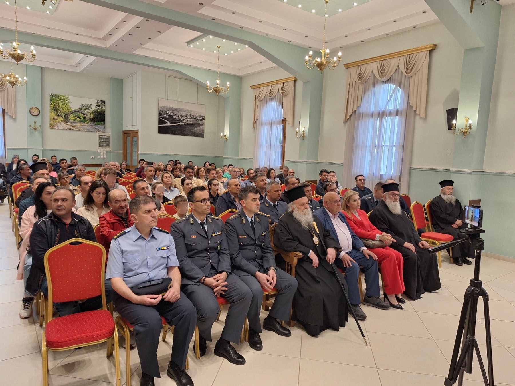 «Συμμαχία ζωής» στα Γρεβενά με «οδηγό» τον Π. Πουρναράκη της F1: Γέμισε ασφυκτικά το Πνευματικό Κέντρο για την Οδική Ασφάλεια – Ισχυρό μήνυμα από Αστυνομία, Μητρόπολη και Νοσοκομείο | Eordaialive.com «Συμμαχία ζωής» στα Γρεβενά με «οδηγό» τον Π. Πουρναράκη της F1: Γέμισε ασφυκτικά το Πνευματικό Κέντρο για την Οδική Ασφάλεια – Ισχυρό μήνυμα από Αστυνομία, Μητρόπολη και Νοσοκομείο - Eordaialive.com
