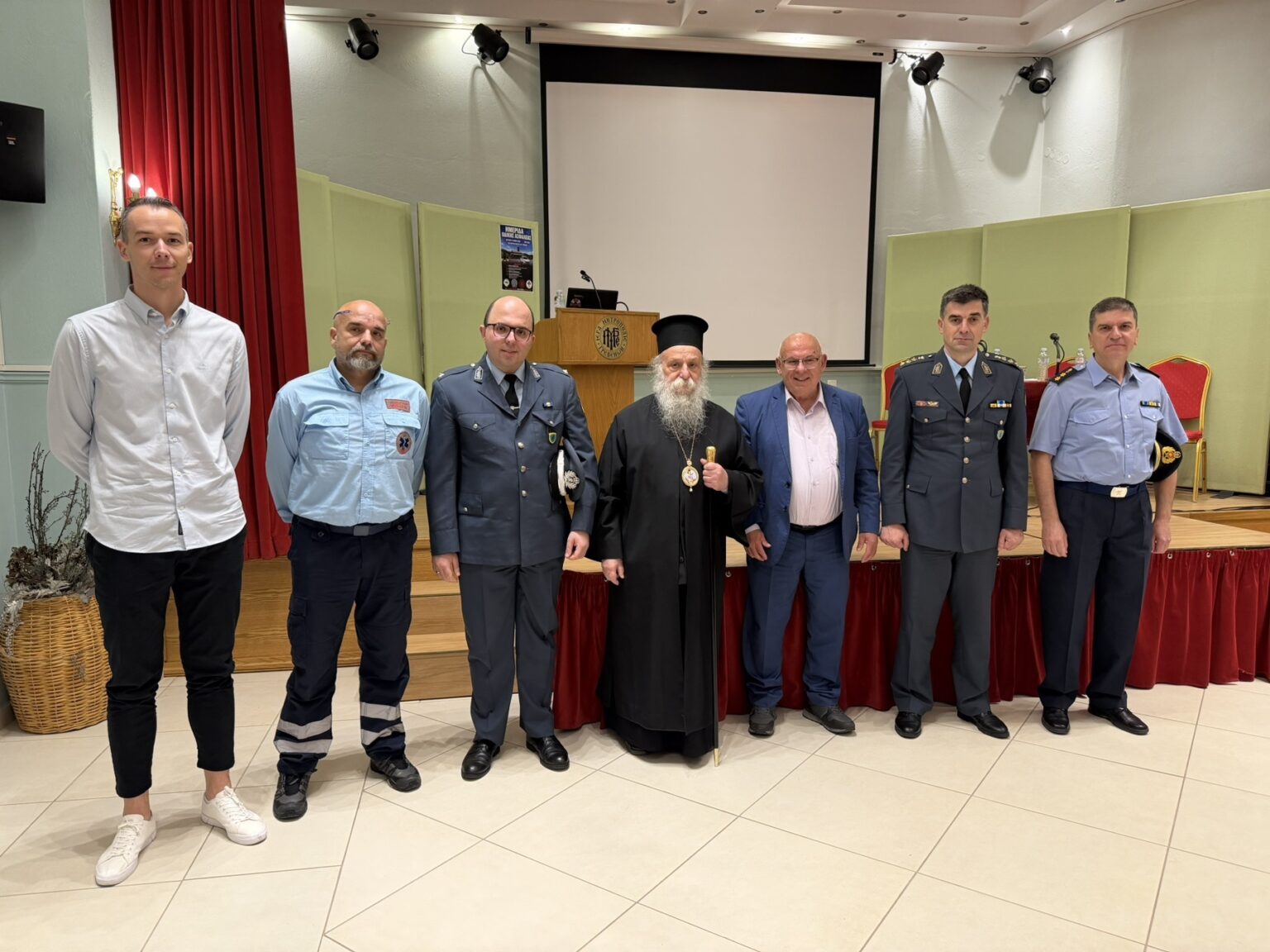 «Συμμαχία ζωής» στα Γρεβενά με «οδηγό» τον Π. Πουρναράκη της F1: Γέμισε ασφυκτικά το Πνευματικό Κέντρο για την Οδική Ασφάλεια – Ισχυρό μήνυμα από Αστυνομία, Μητρόπολη και Νοσοκομείο