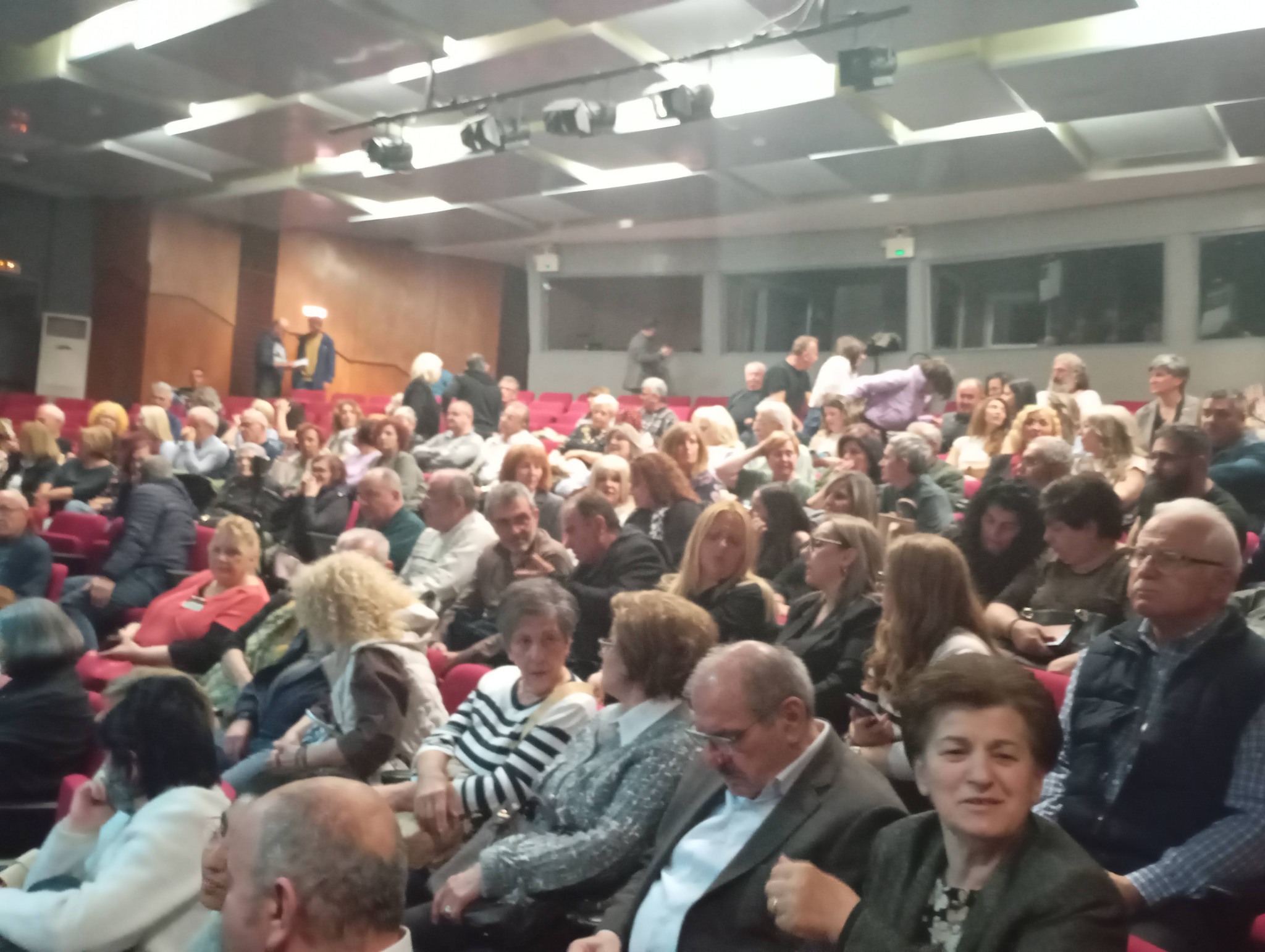 Βαμβακίδης μάγεψε και συγκίνησε ως «Ροδάφ'νον» - Δυνατή συνέχεια για το 2ο Φεστιβάλ Ποντιακού Θεάτρου στην Πτολεμαΐδα | Eordaialive.com Βαμβακίδης μάγεψε και συγκίνησε ως «Ροδάφ'νον» - Δυνατή συνέχεια για το 2ο Φεστιβάλ Ποντιακού Θεάτρου στην Πτολεμαΐδα - Eordaialive.com